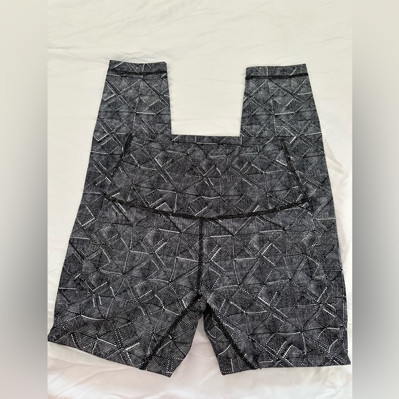 Lululemon Speed Up Tight Leggings/size 4 - Picture 3 of 7